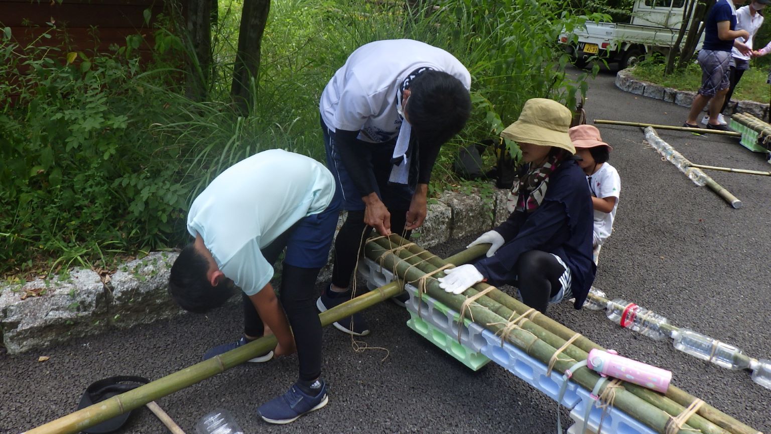 手作りイカダでアメンボ体験、実施したよ！
