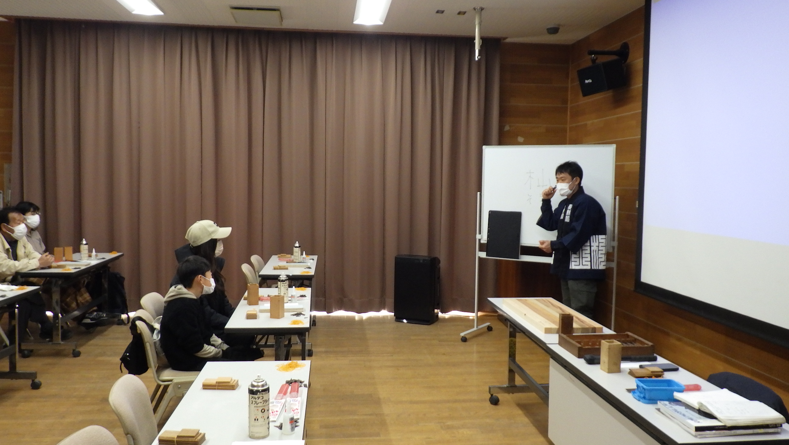 将来の夢応援企画！大工さんと一緒にペン立て作り！