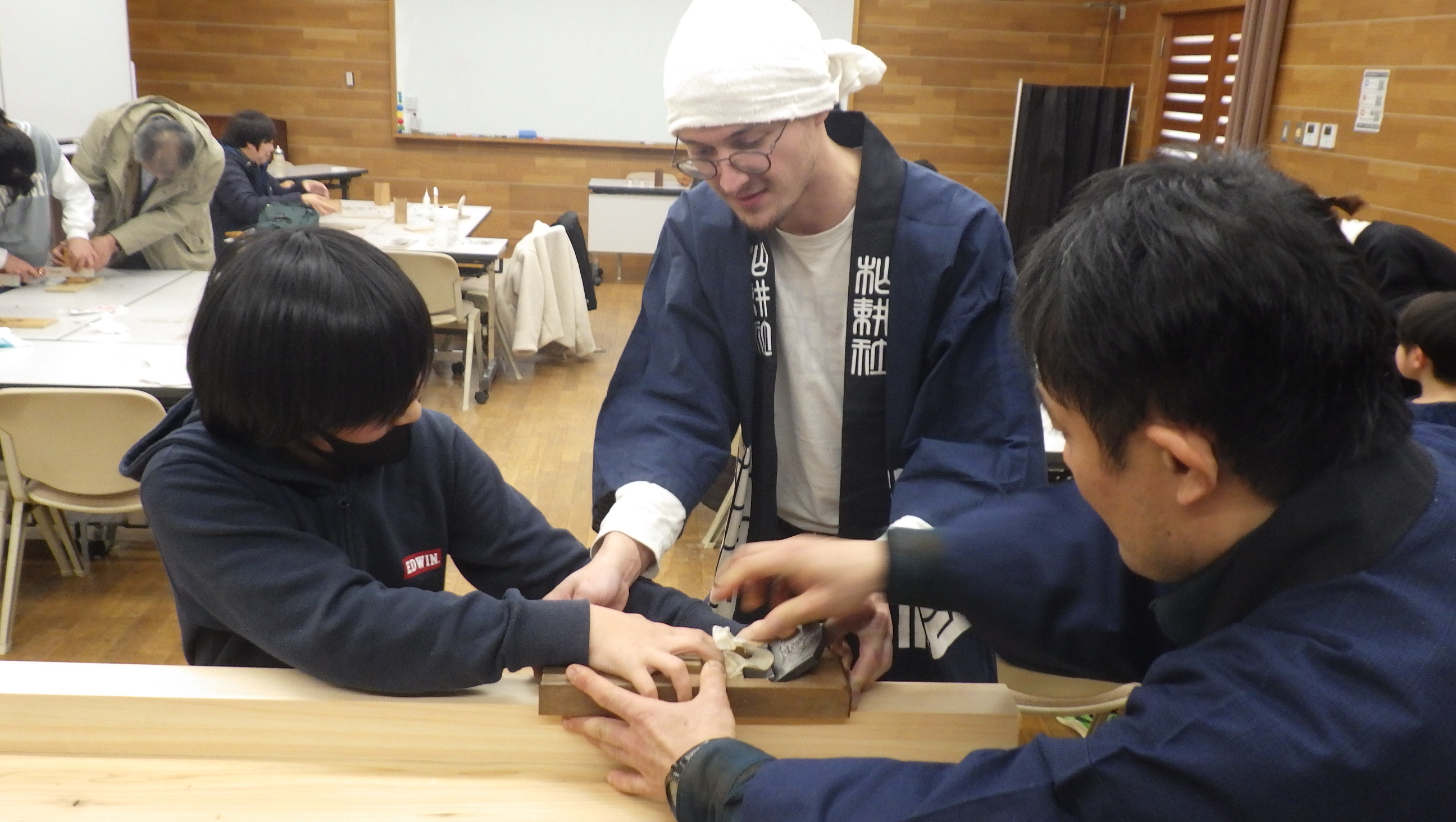 大工さんと一緒にペン立てづくり