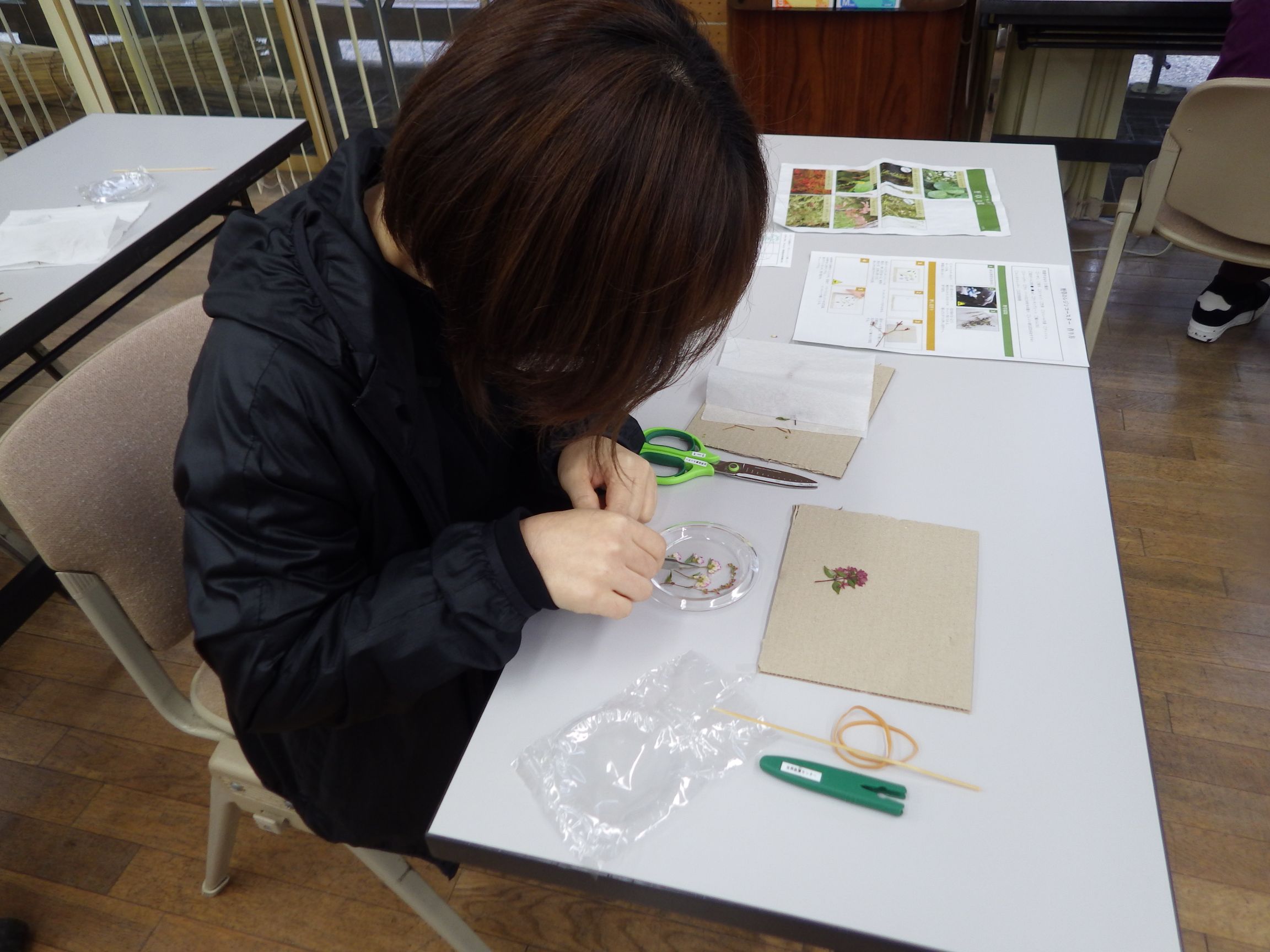 野草のコースター作り