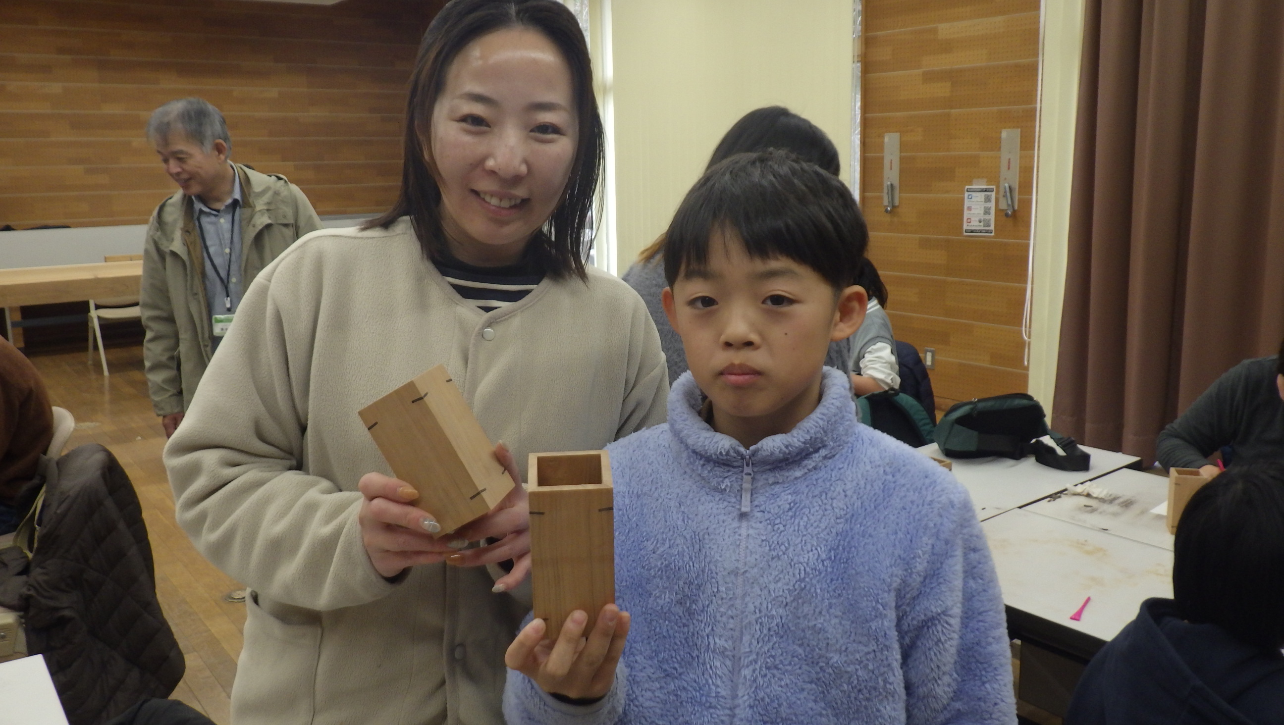 大工さんと一緒にペン立てづくり