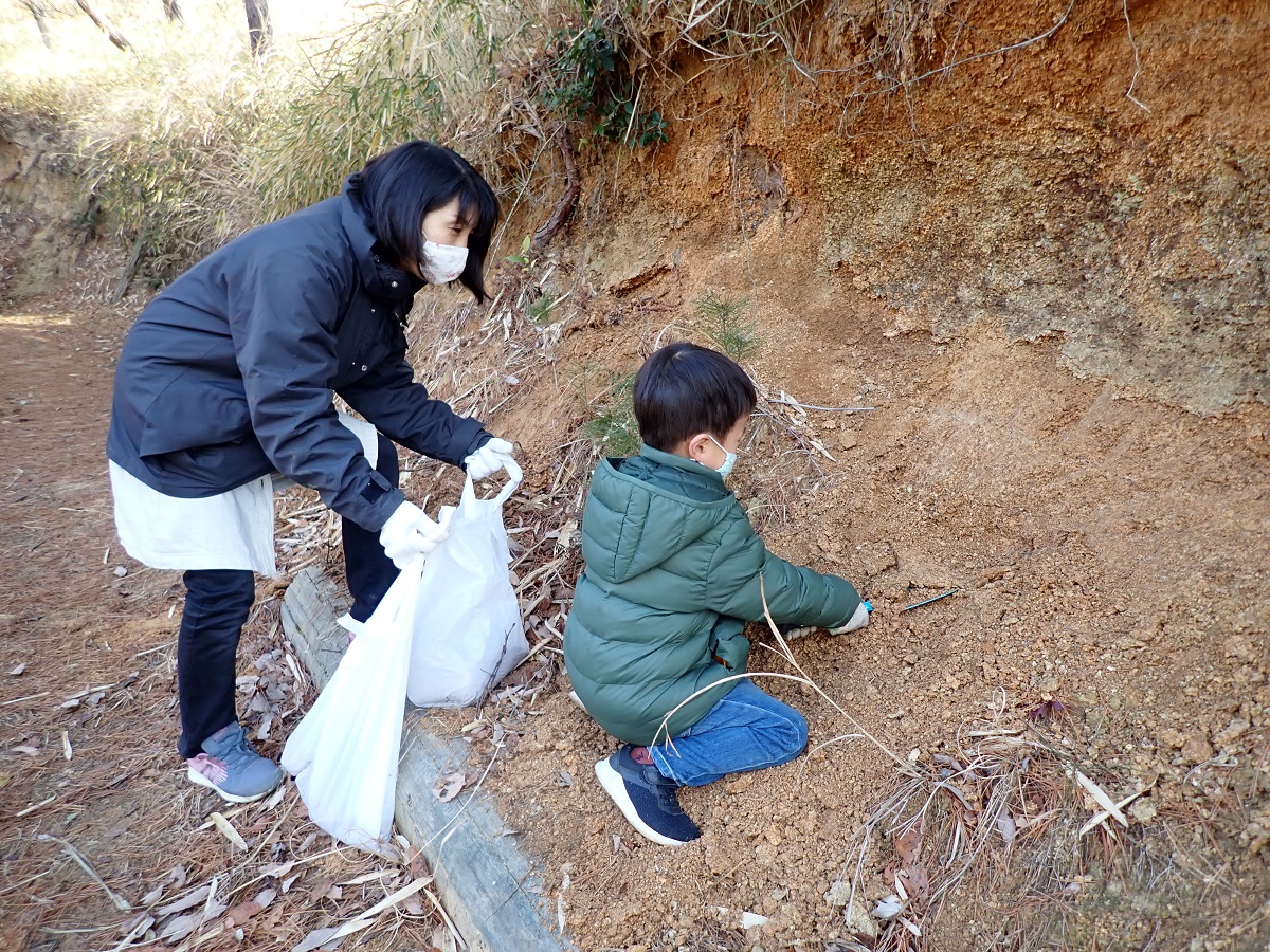 縄文人ごっこ 「粘土で遊ぼう!その1」やりました。