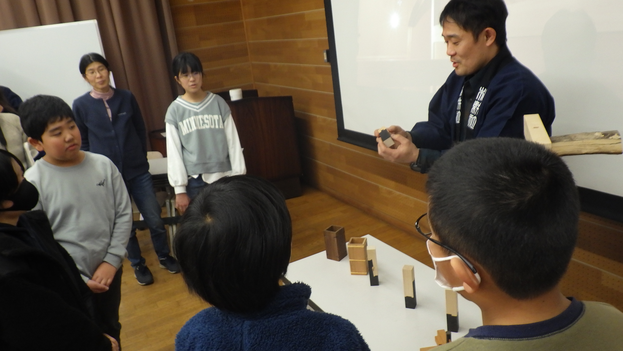 大工さんと一緒にペン立てづくり