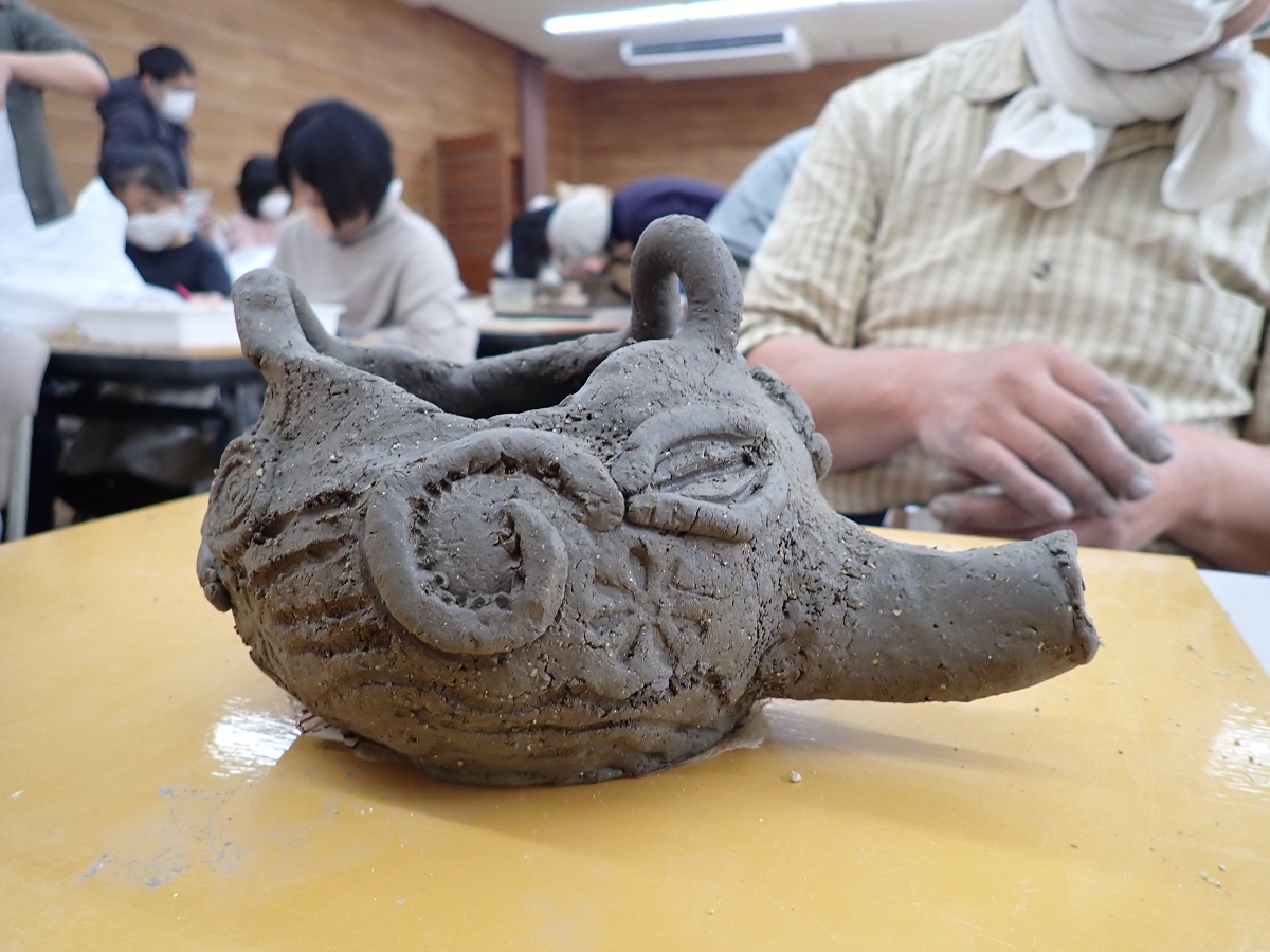 縄文人ごっこ 「粘土で遊ぼう!その1」やりました。