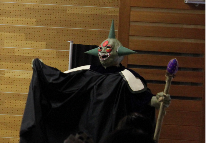 「悪の皇帝からセンターを守れ!」やりました