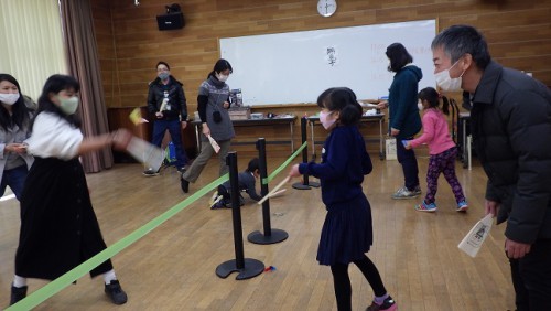 ムクロジで羽根を作って本格羽根突き！書初めもしよう！